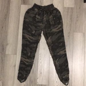 Camo light weight joggers